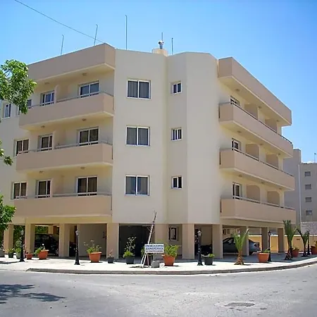 Elysso מלון דירות לרנקה