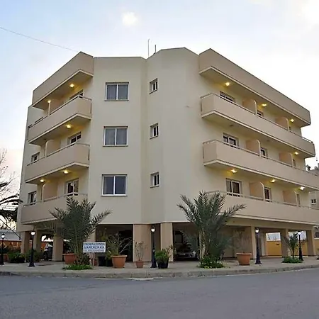 Elysso מלון דירות לרנקה